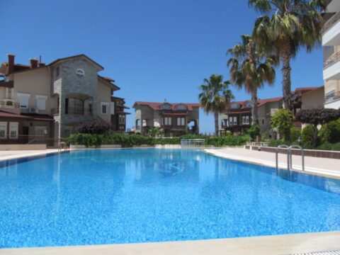 2+1 • 100 m² • 3.-4. Kat • Türkler / Alanya – Geniş Daire