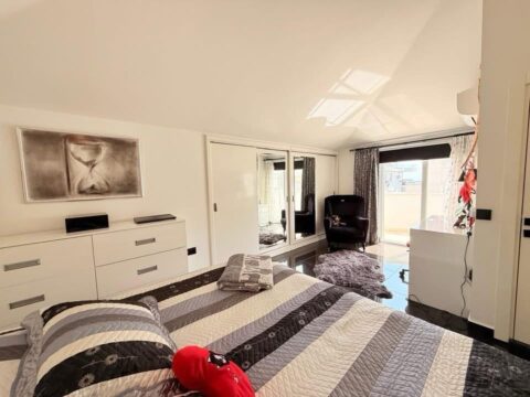 Saray Mahallesi'nde Denize Yakın Geniş 3+2 Dubleks Daire