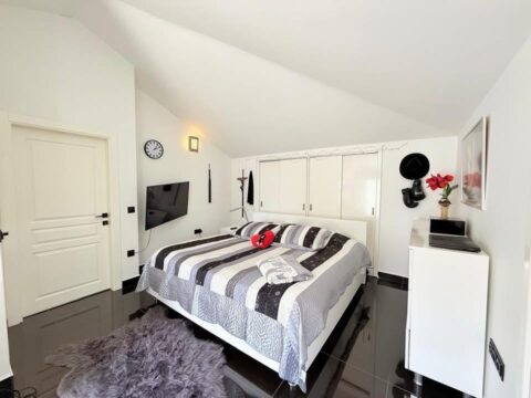 Saray Mahallesi'nde Denize Yakın Geniş 3+2 Dubleks Daire